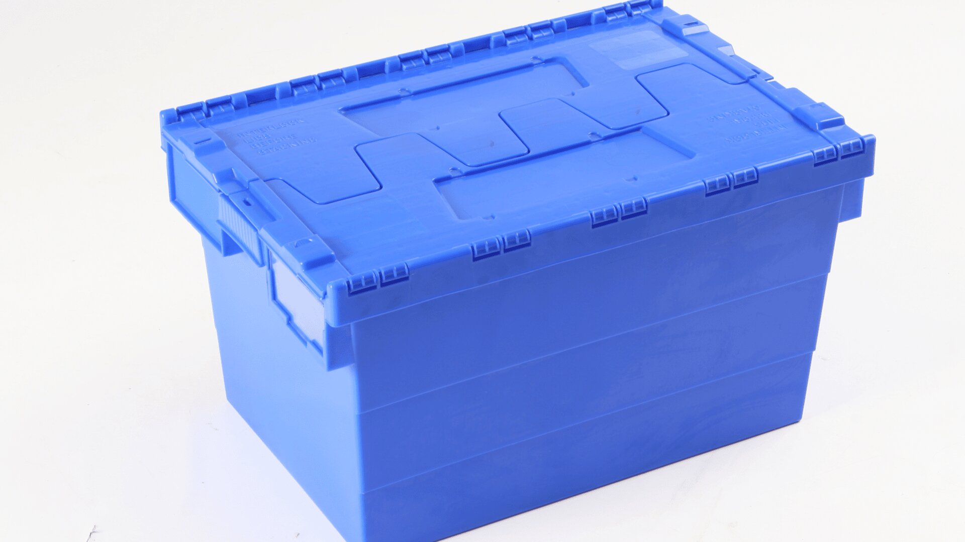 Ein blauer Aufbewahrungsbehälter aus Kunststoff mit einem sicher schließenden, verriegelbaren Deckel, abgebildet auf einem schlichten weißen Hintergrund.