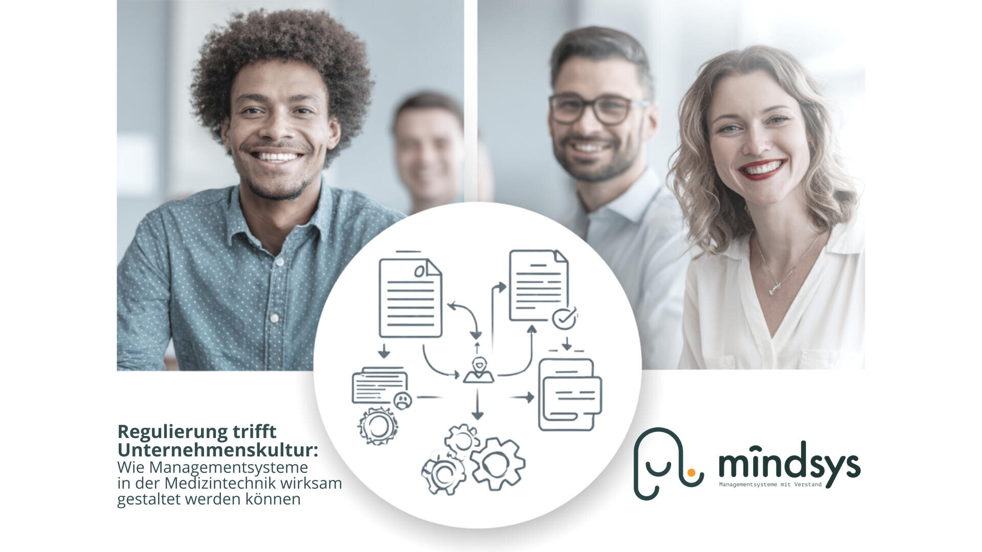 Drei lächelnde Fachleute sitzen zusammen, überlagert von einer Grafik mit Zahnrädern, Dokumenten und Prozesspfeilen. Der deutsche Text erörtert Regulierung und Unternehmenskultur in der Medizintechnik, das mindsys-Logo ist unten rechts zu sehen.