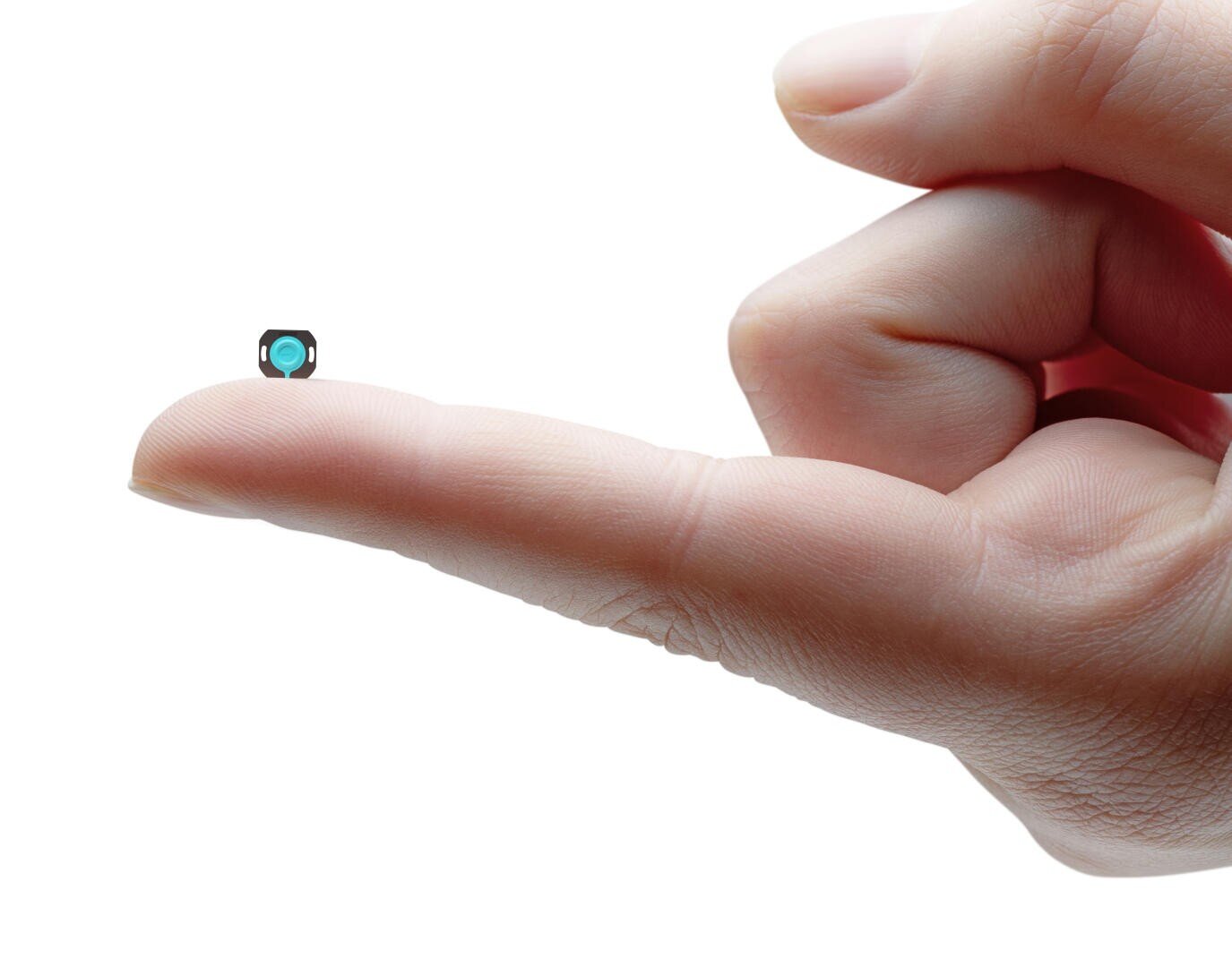 Eine Nahaufnahme einer Hand mit einem winzigen elektronischen Gerät, möglicherweise einer Kamera oder einem Sensor, das vor einem weißen Hintergrund auf der Spitze des Zeigefingers ruht.