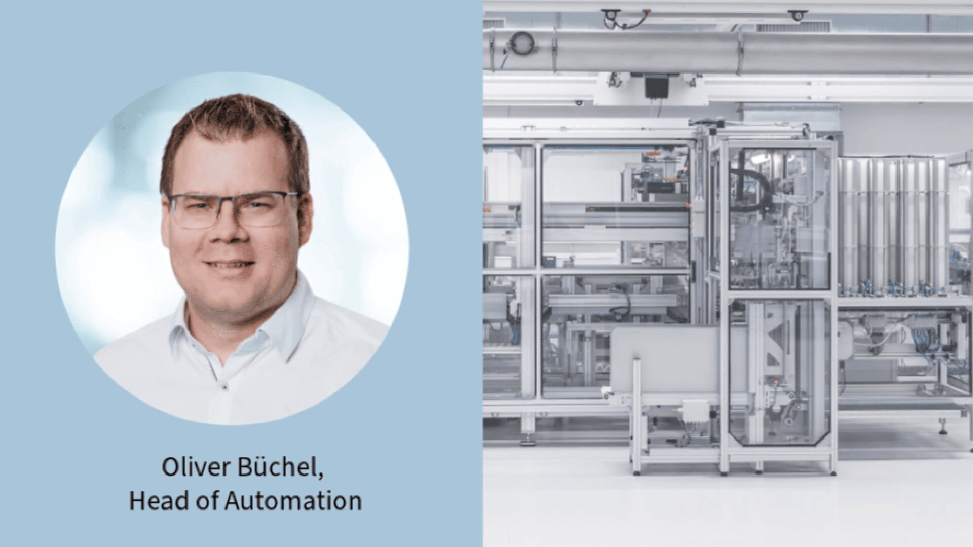 Auf der linken Seite ist ein professionelles Porträt von Oliver Büchel, Leiter des Bereichs Automation, zu sehen, während auf der rechten Seite Maschinen für die industrielle Automation vor einem hellblauen Hintergrund zu sehen sind.