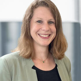 Dr. Evelyn Konopka